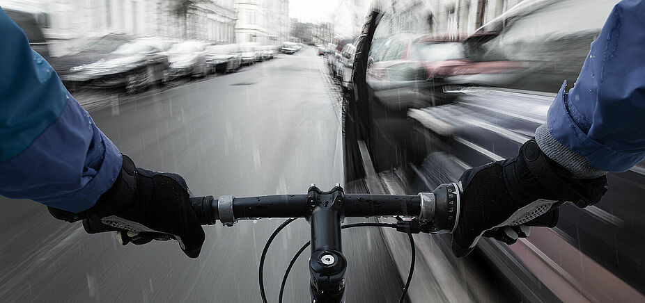 Dooring aus Sicht des Radfahrenden Dooring aus Sicht des Radfahrenden - ADFC e.V.